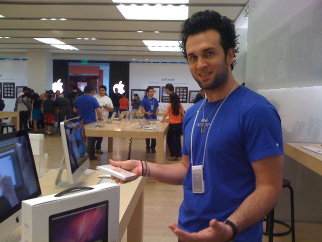 THAT'S What I'm Talking About - the New MacBook Pro Mac Sales Guy
