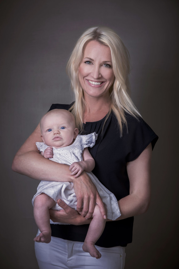 Mother's Day Gift: Portrait of Mom With Her Children - Sittings May 17 Mother's Day Gift: Portrait of Mom With Her Children - Sittings May 17