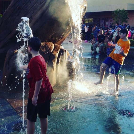 outdoor concerts kids fountain play